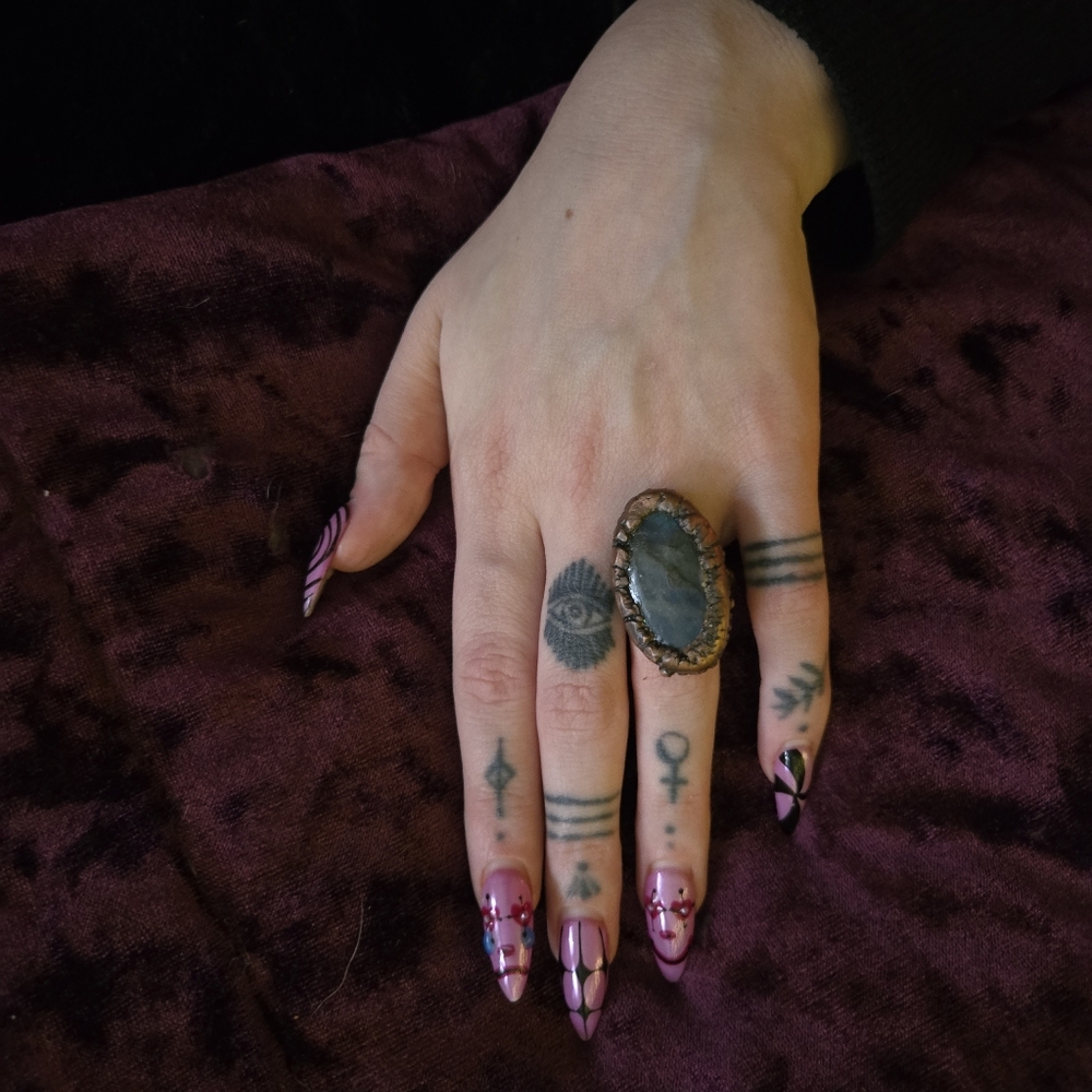 Handmade Statement Brutalist Large Labradorite Bronze Ring - Picture 7 of 8